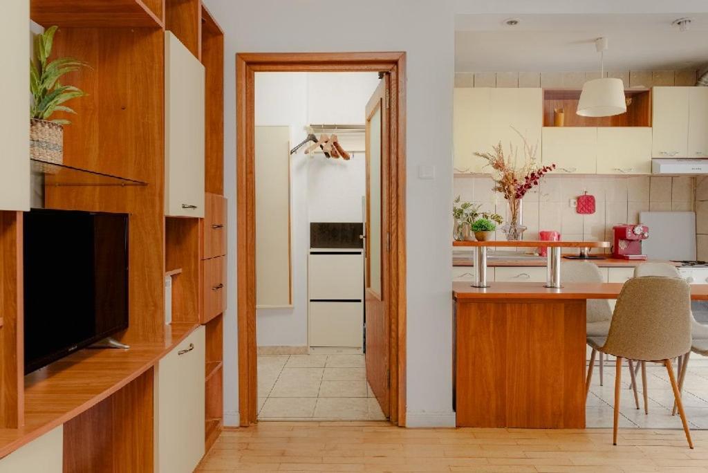 Old Town Chic 1 Bedroom W Self Check In Bucureşti Ngoại thất bức ảnh